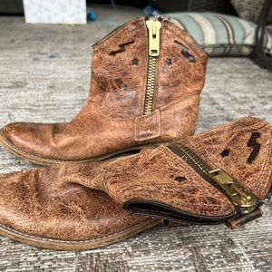 Steve Madden 6.5 well worn ankle cowboy boots